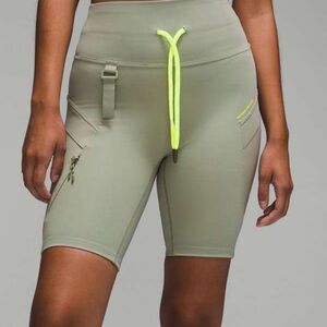 Lululemon Cargo Super-High-Rise Hiking Short 8" Size 8